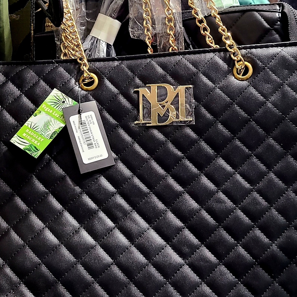 Elegant Black Quilted Crossbody Bag with Gold Accents
